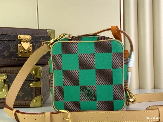 Cheap LOUIS Chess Messenger-24*24*8CM VUITTON 0825